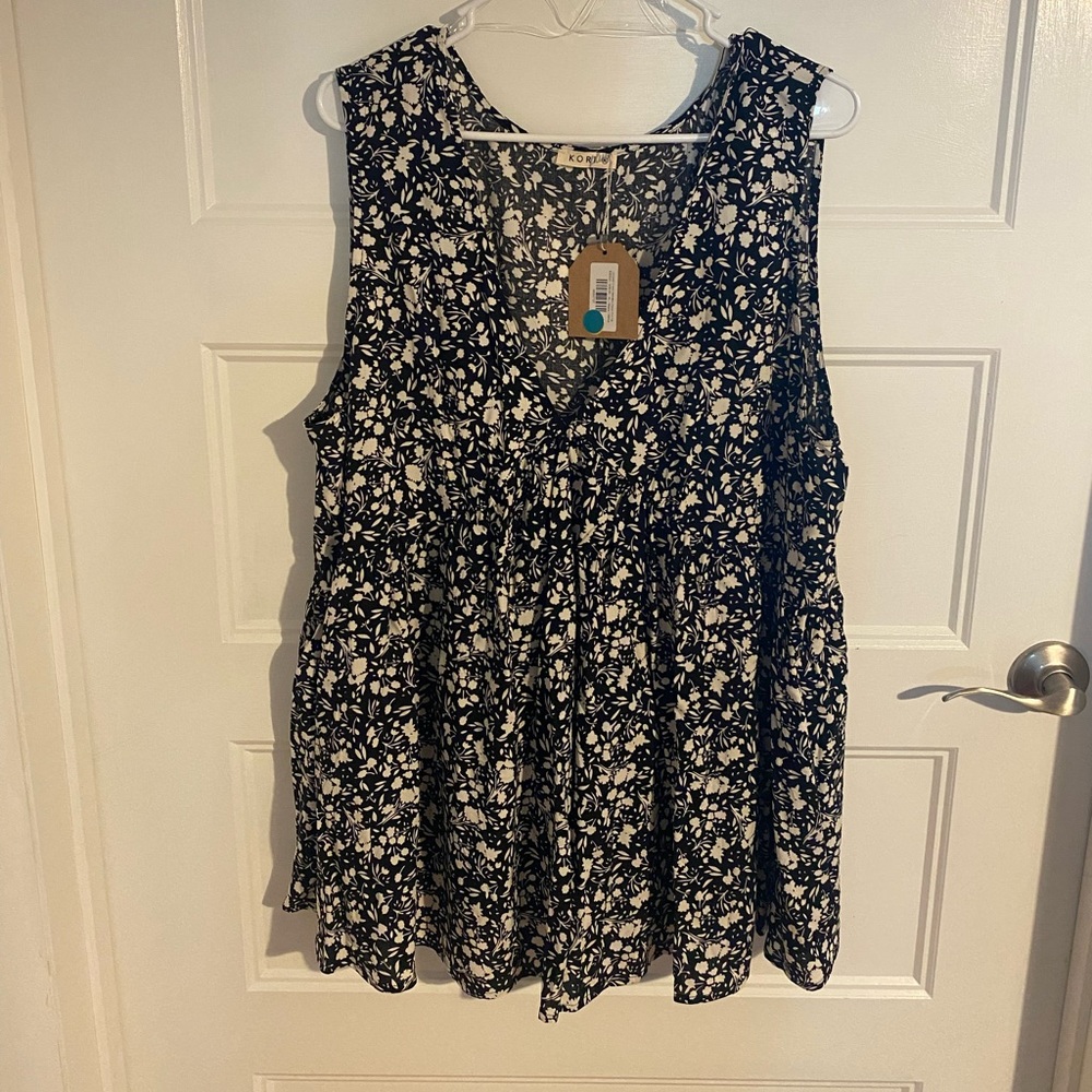 Kori Sleeves Boutique Top. V Neck. Peasant style. New with tags. XL